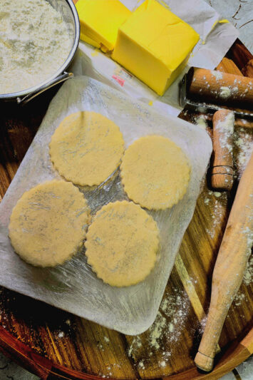 Cocktail Round Puff Pastry